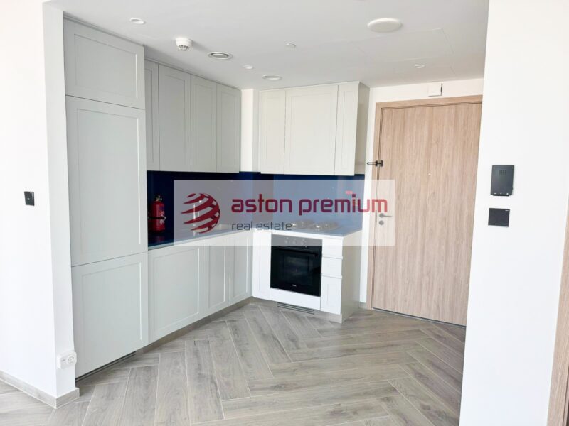 AP-S-28842-Apartment-Sale-Peninsula Three-Business Bay-Dubai