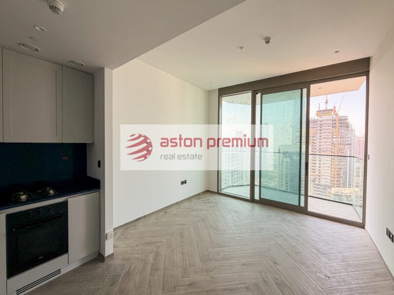 AP-S-28870-Apartment-Sale-Peninsula Three-Business Bay-Dubai