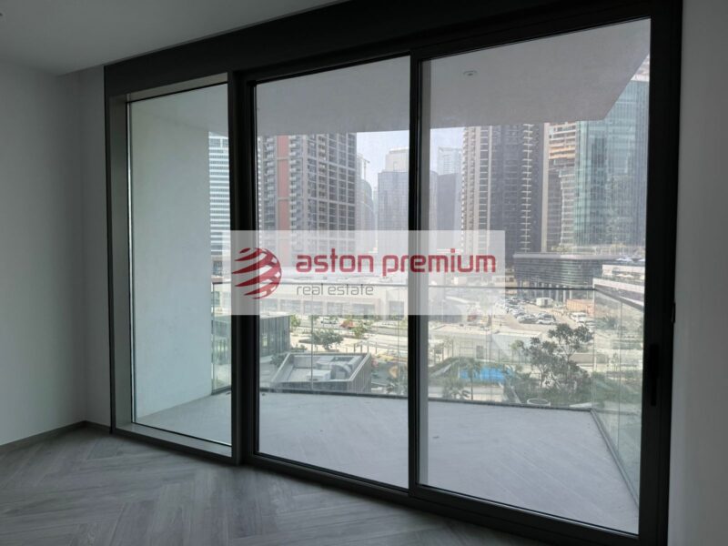 AP-S-28880-Apartment-Sale-Peninsula Three-Business Bay-Dubai