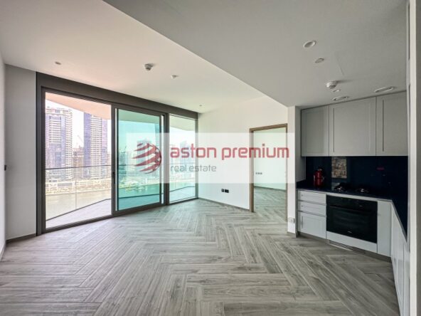 AP-S-29136-Apartment-Sale-Peninsula Three-Business Bay-Dubai